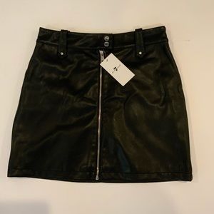 Black faux leather skirt size L